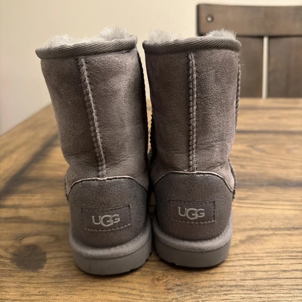 Kids Size 13C Uggs Grey Suede …G5